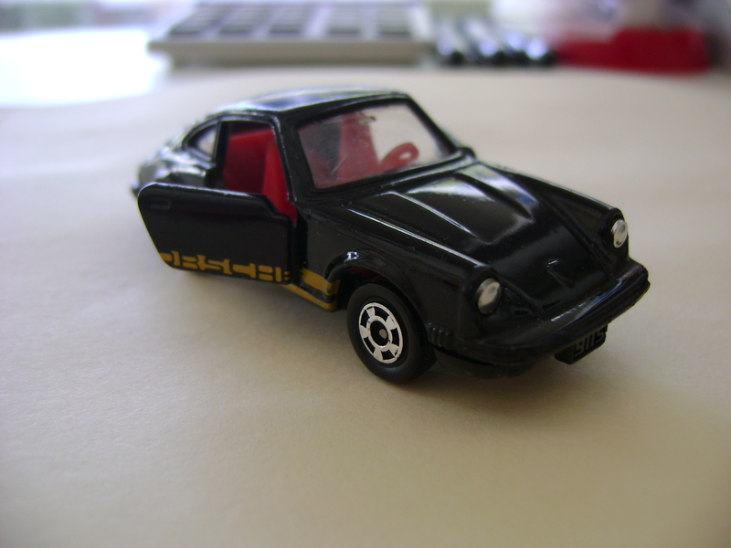 Illustration for article titled Restoration Project - Tomica 911
